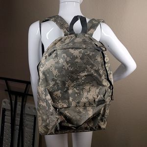 Camo backpack (D5)
